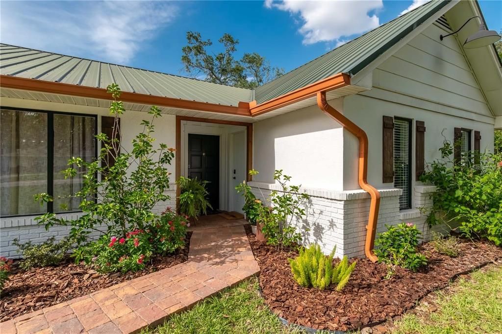 For Rent: $2,800 (3 beds, 2 baths, 2010 Square Feet)