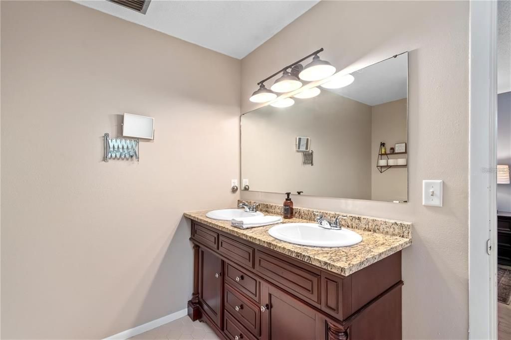 For Rent: $2,800 (3 beds, 2 baths, 2010 Square Feet)