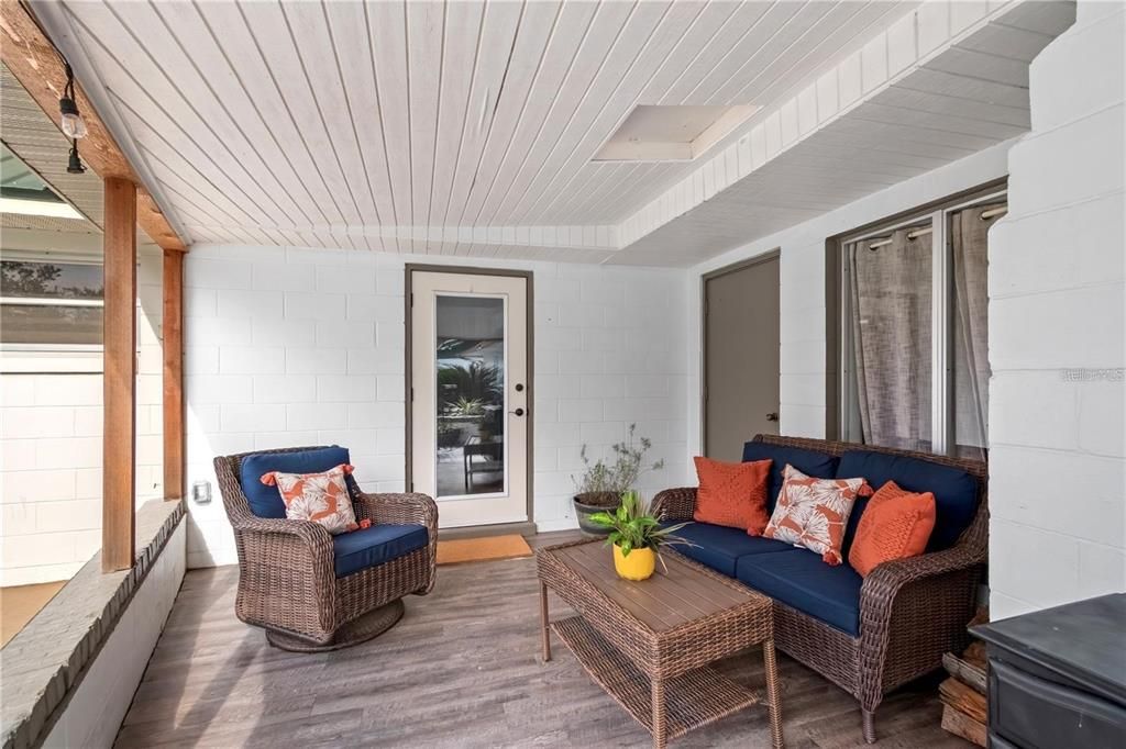 For Rent: $2,800 (3 beds, 2 baths, 2010 Square Feet)