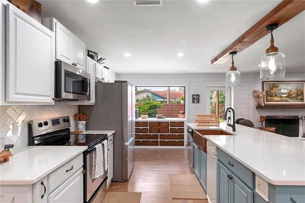 For Rent: $2,800 (3 beds, 2 baths, 2010 Square Feet)