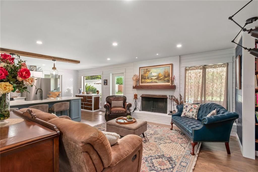 For Rent: $2,800 (3 beds, 2 baths, 2010 Square Feet)