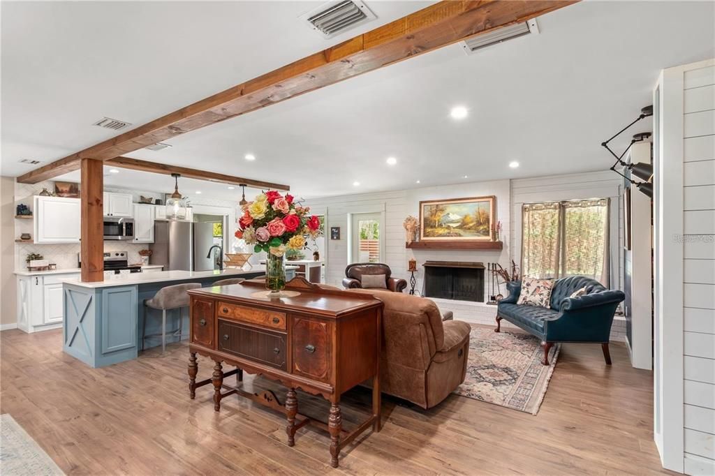 For Rent: $2,800 (3 beds, 2 baths, 2010 Square Feet)