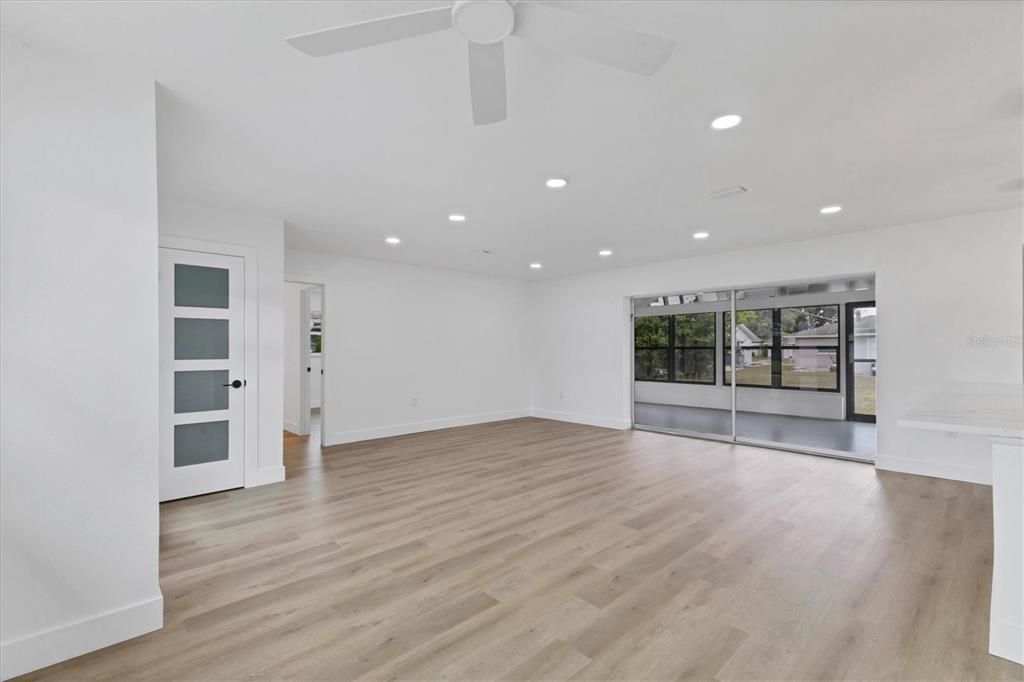 For Sale: $369,000 (3 beds, 2 baths, 1638 Square Feet)