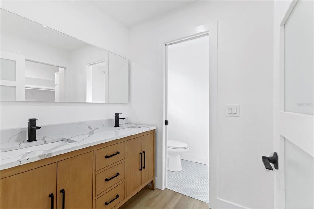 For Sale: $369,000 (3 beds, 2 baths, 1638 Square Feet)