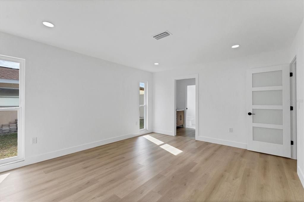 For Sale: $369,000 (3 beds, 2 baths, 1638 Square Feet)