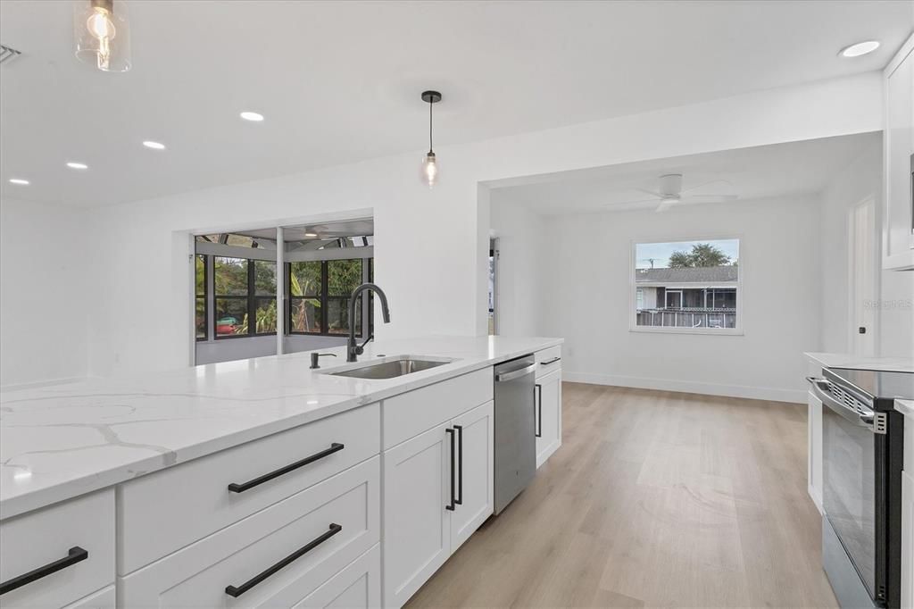 For Sale: $369,000 (3 beds, 2 baths, 1638 Square Feet)