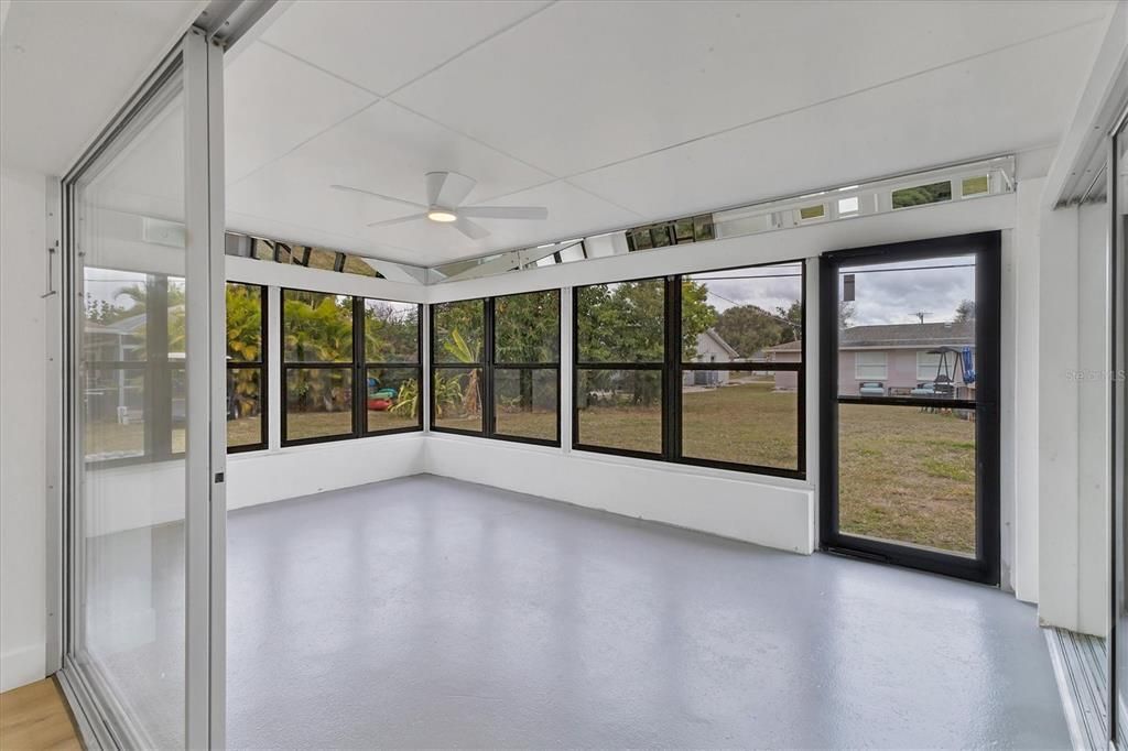 For Sale: $369,000 (3 beds, 2 baths, 1638 Square Feet)