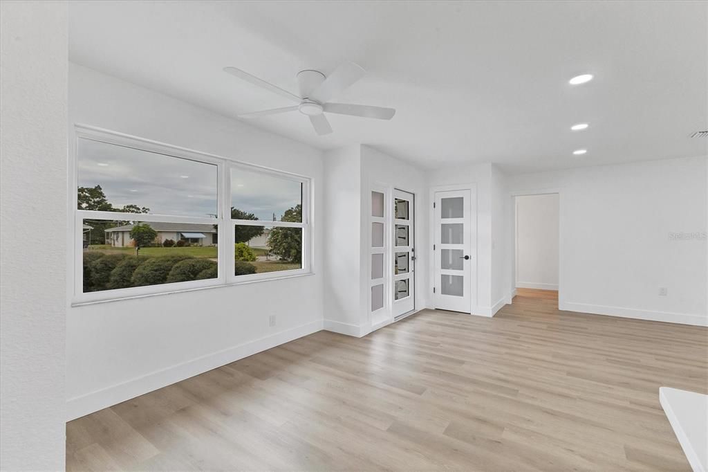 For Sale: $369,000 (3 beds, 2 baths, 1638 Square Feet)