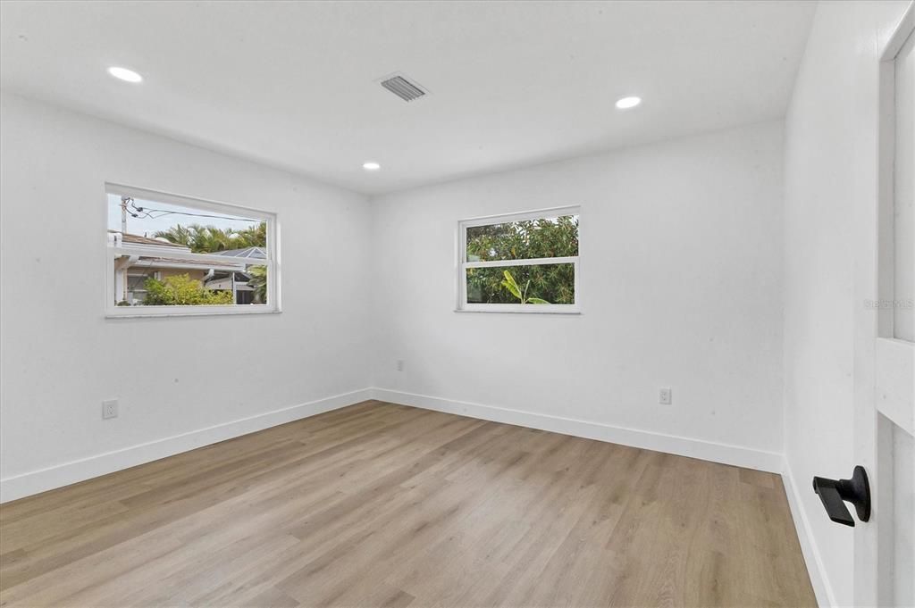 For Sale: $369,000 (3 beds, 2 baths, 1638 Square Feet)