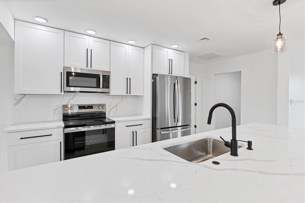 For Sale: $369,000 (3 beds, 2 baths, 1638 Square Feet)