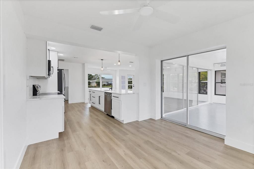 For Sale: $369,000 (3 beds, 2 baths, 1638 Square Feet)