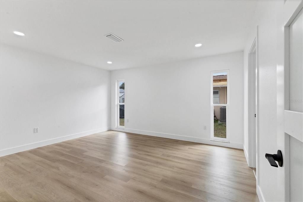 For Sale: $369,000 (3 beds, 2 baths, 1638 Square Feet)