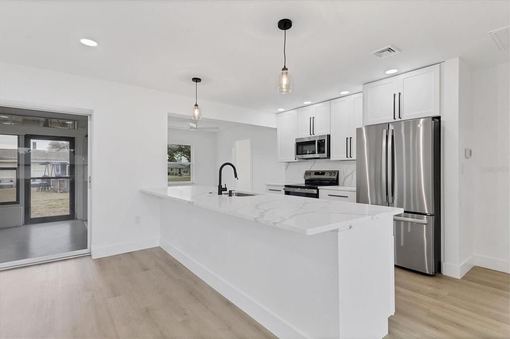 For Sale: $369,000 (3 beds, 2 baths, 1638 Square Feet)