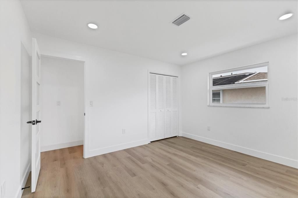 For Sale: $369,000 (3 beds, 2 baths, 1638 Square Feet)