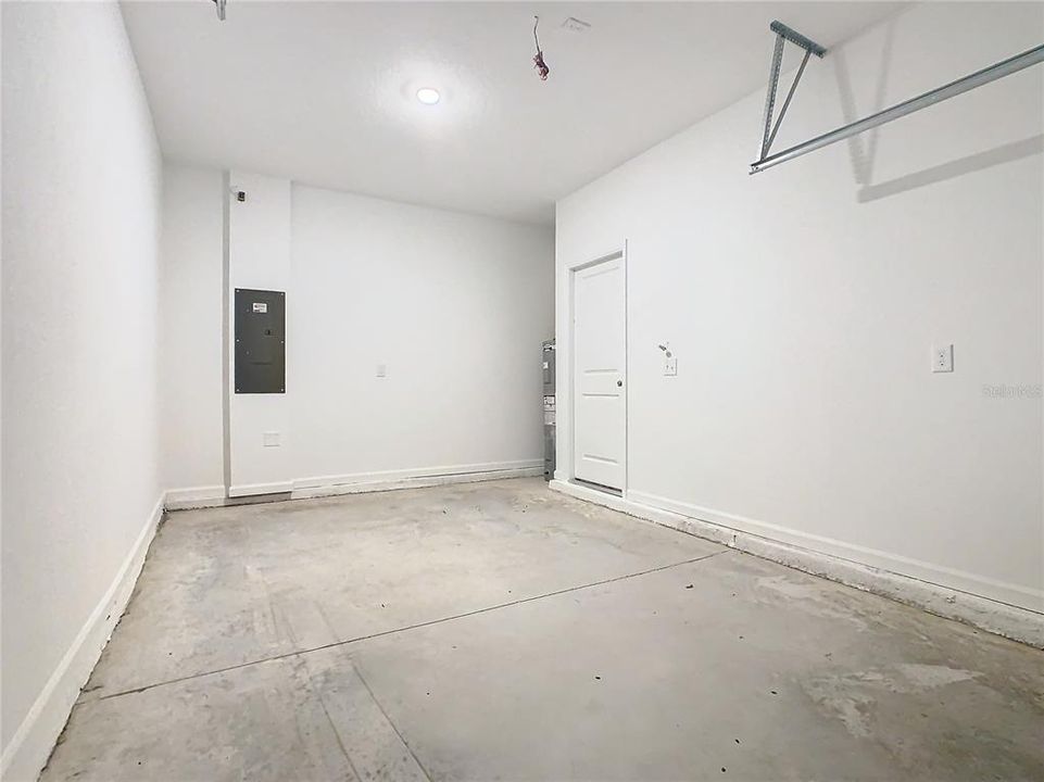 For Rent: $2,000 (3 beds, 2 baths, 1422 Square Feet)