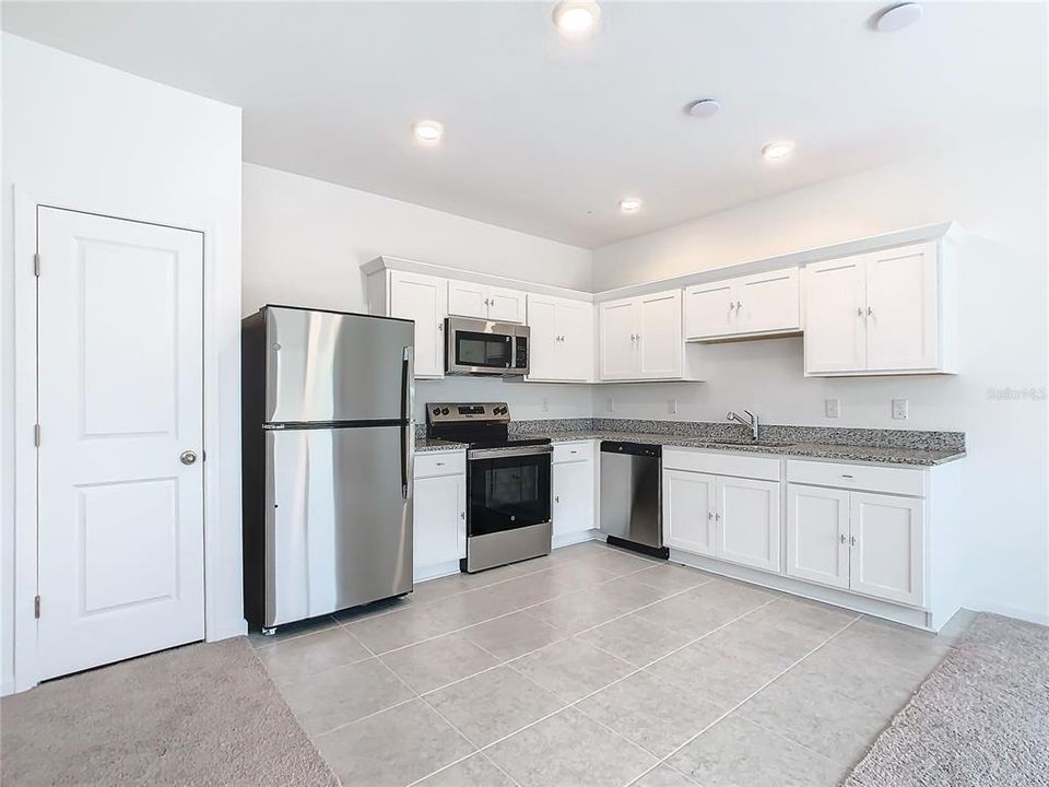 For Rent: $2,000 (3 beds, 2 baths, 1422 Square Feet)