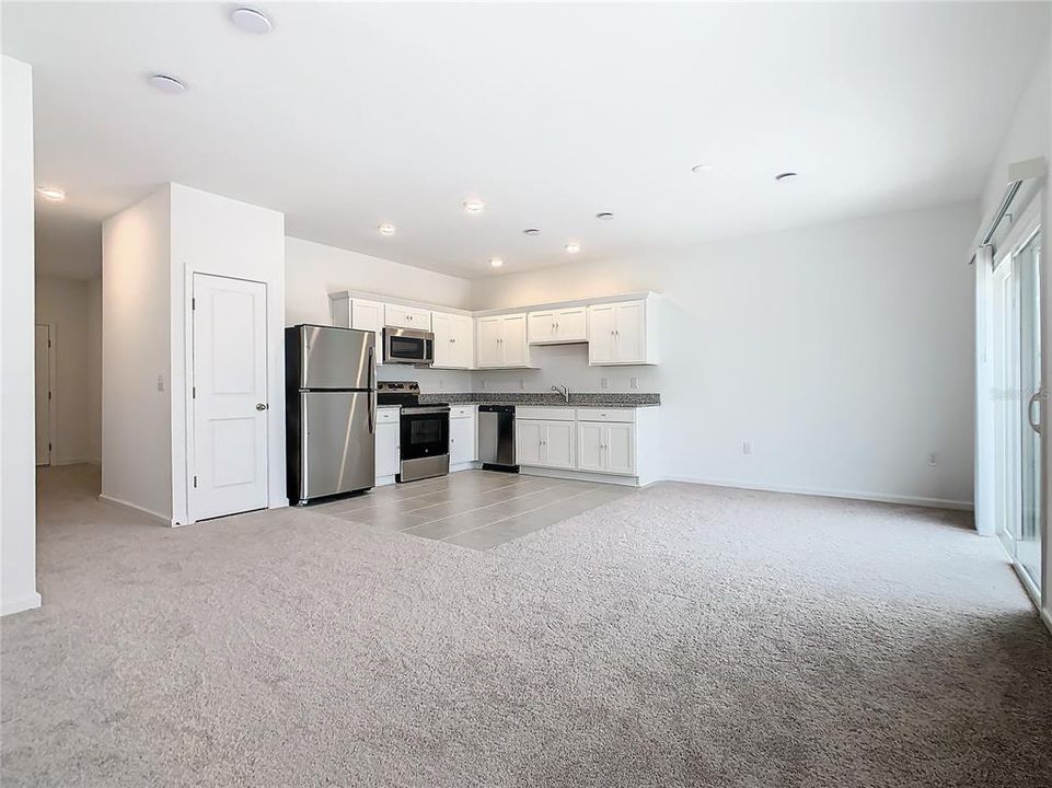 For Rent: $2,000 (3 beds, 2 baths, 1422 Square Feet)