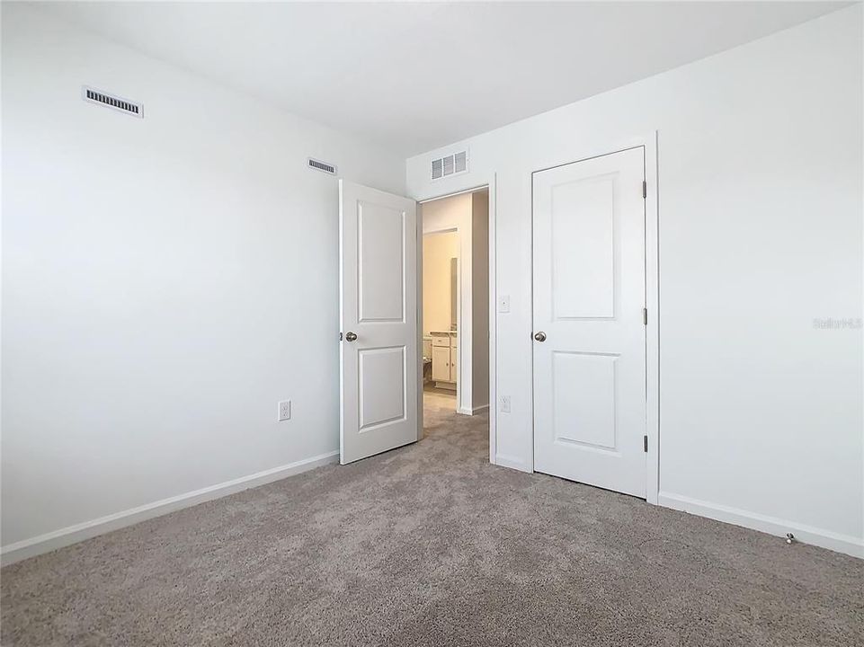 For Rent: $2,000 (3 beds, 2 baths, 1422 Square Feet)