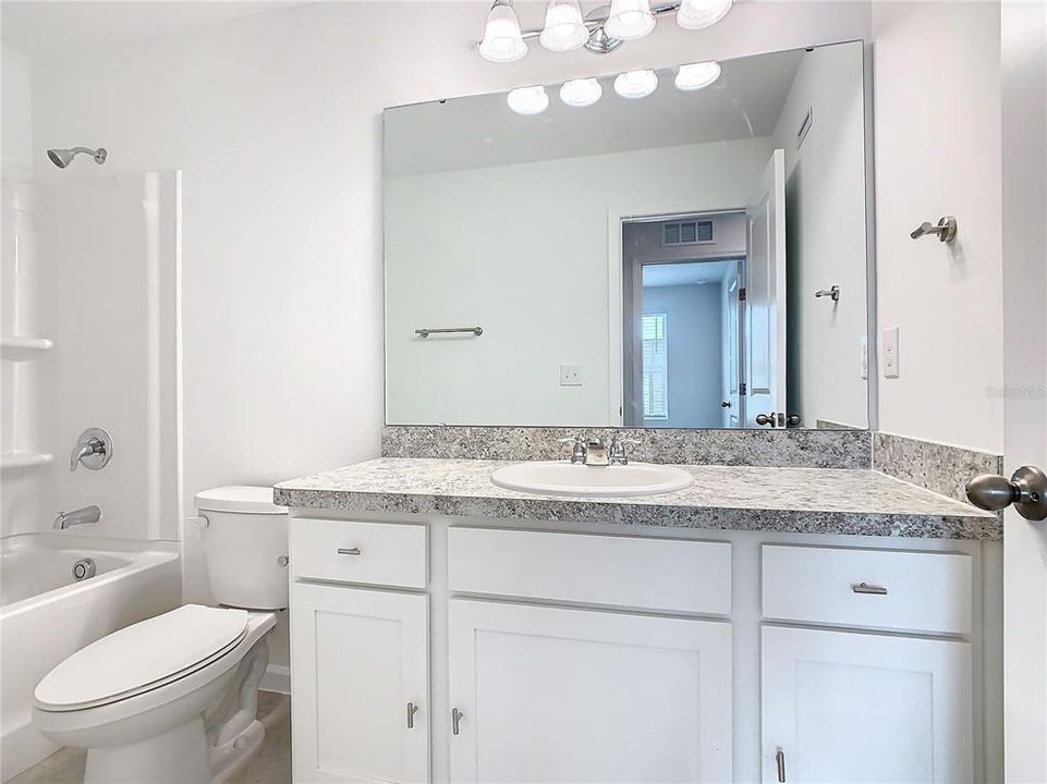 For Rent: $2,000 (3 beds, 2 baths, 1422 Square Feet)