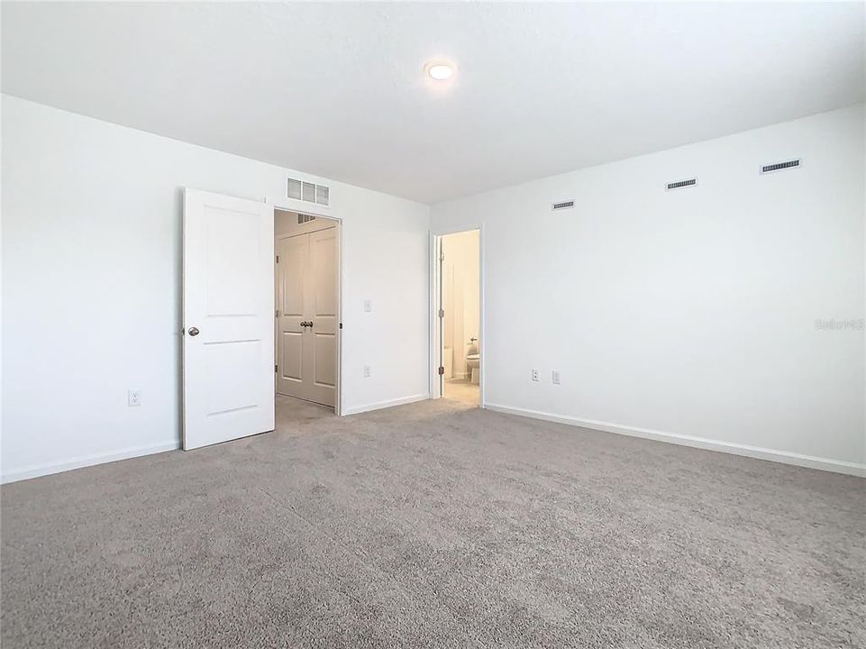 For Rent: $2,000 (3 beds, 2 baths, 1422 Square Feet)