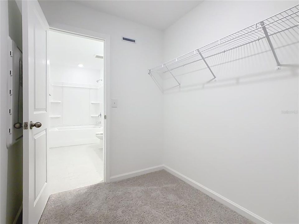 For Rent: $2,000 (3 beds, 2 baths, 1422 Square Feet)