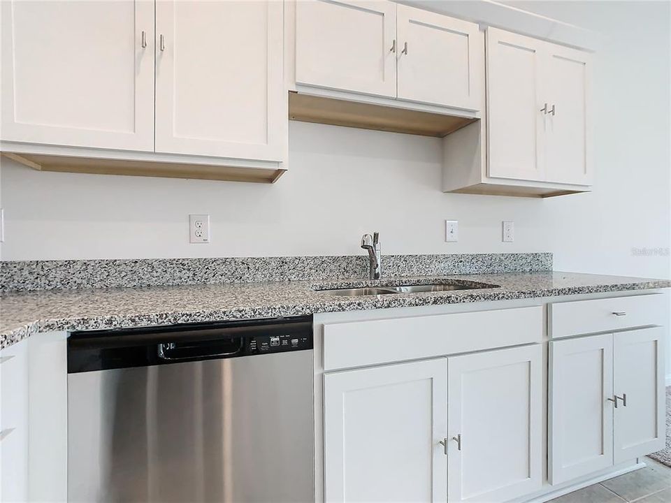 For Rent: $2,000 (3 beds, 2 baths, 1422 Square Feet)