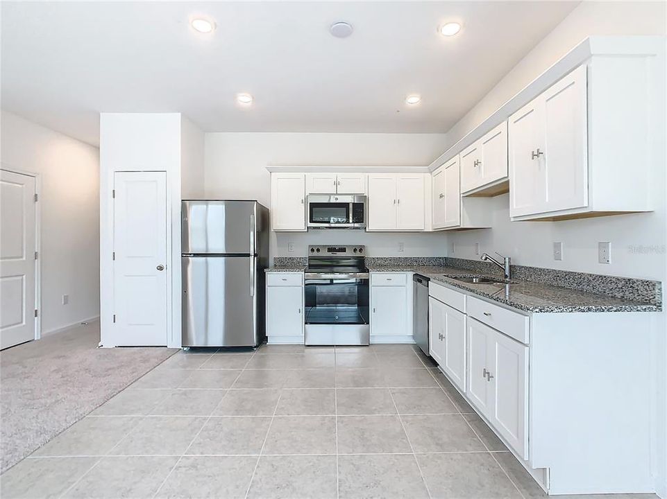 For Rent: $2,000 (3 beds, 2 baths, 1422 Square Feet)