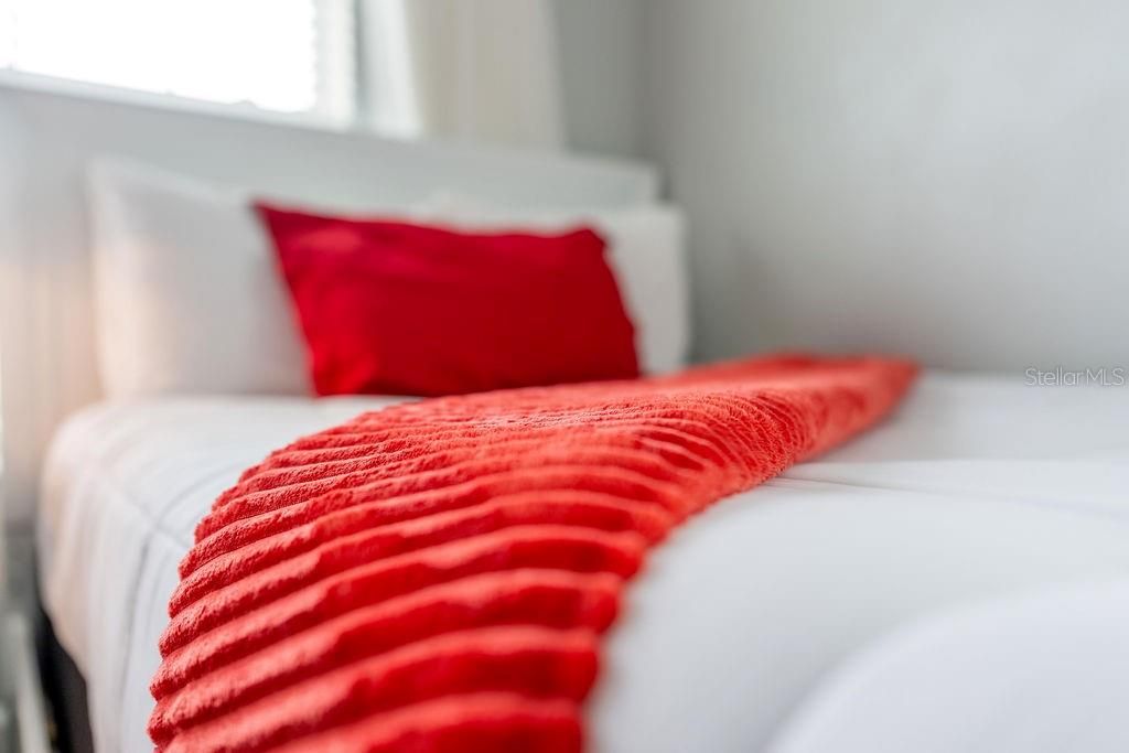 出租: $3,200 (5 贝兹, 4 浴室, 2168 平方英尺)