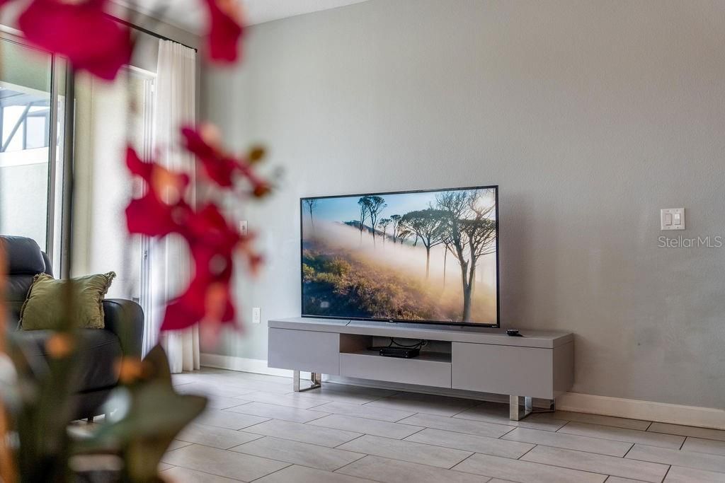 出租: $3,200 (5 贝兹, 4 浴室, 2168 平方英尺)