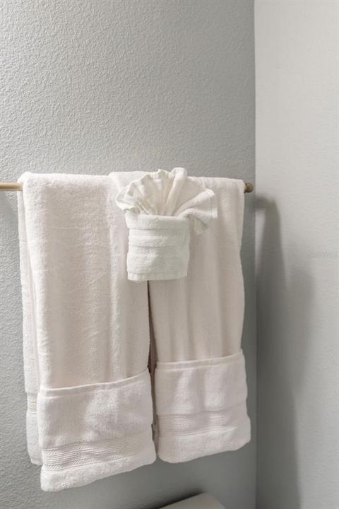 出租: $3,200 (5 贝兹, 4 浴室, 2168 平方英尺)