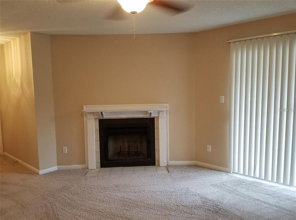 For Sale: $139,900 (1 beds, 1 baths, 847 Square Feet)