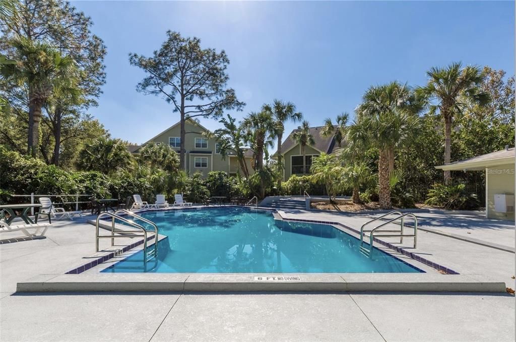 For Sale: $139,900 (1 beds, 1 baths, 847 Square Feet)