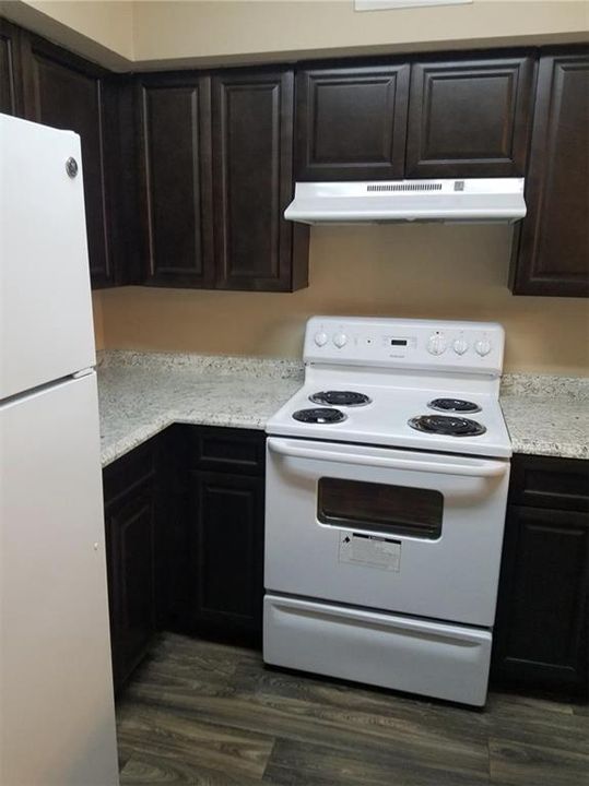 For Sale: $139,900 (1 beds, 1 baths, 847 Square Feet)