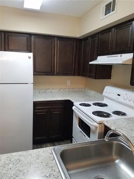 For Sale: $139,900 (1 beds, 1 baths, 847 Square Feet)