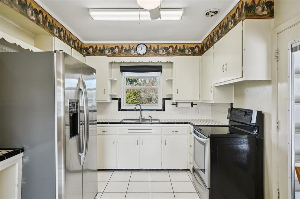 На продажу: $425,000 (2 спален, 2 ванн, 1282 Квадратных фут)