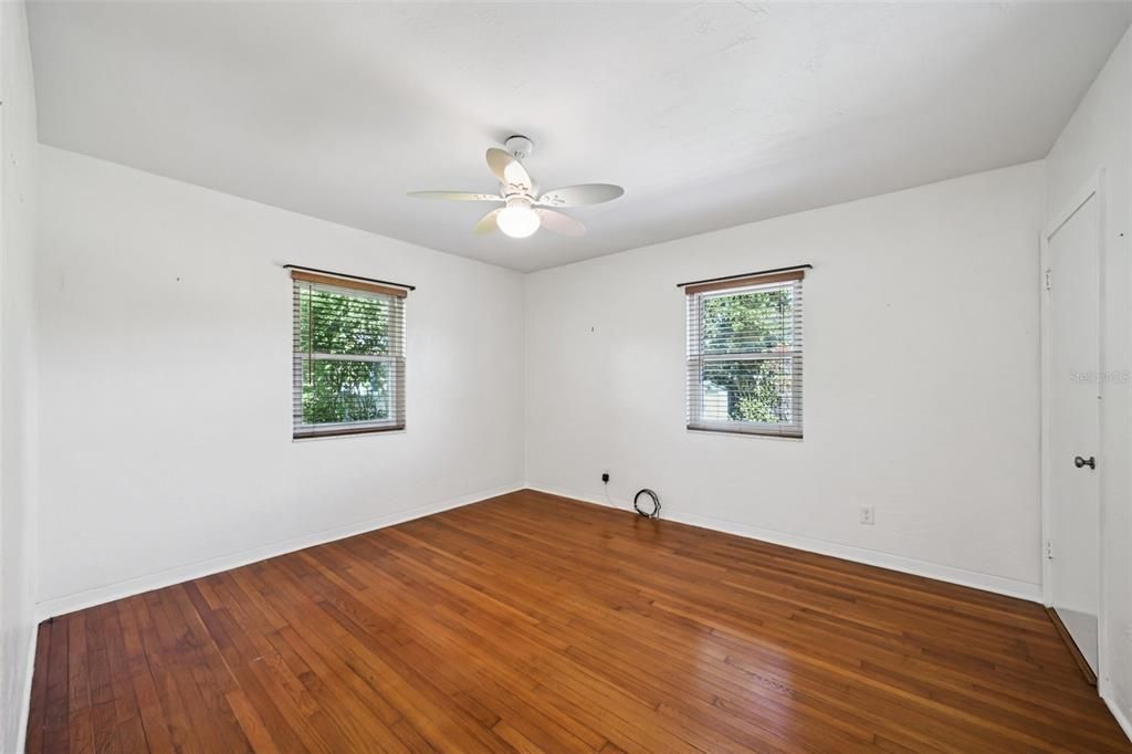 На продажу: $425,000 (2 спален, 2 ванн, 1282 Квадратных фут)