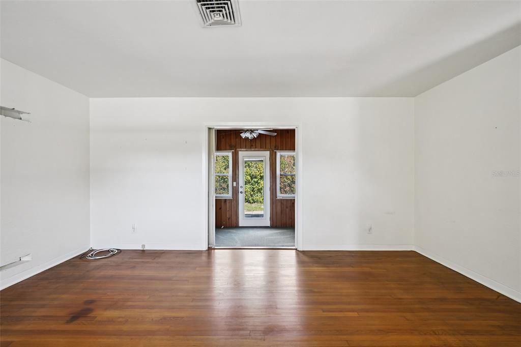 На продажу: $425,000 (2 спален, 2 ванн, 1282 Квадратных фут)