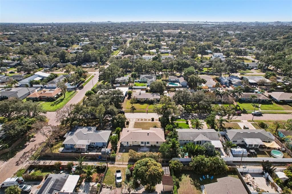 На продажу: $425,000 (2 спален, 2 ванн, 1282 Квадратных фут)