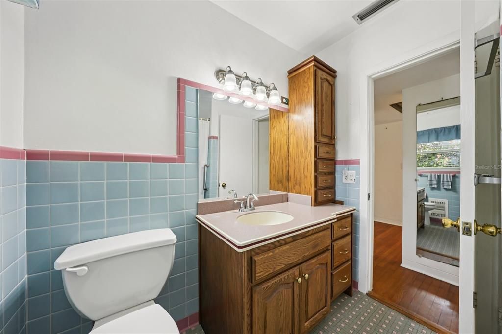 На продажу: $425,000 (2 спален, 2 ванн, 1282 Квадратных фут)