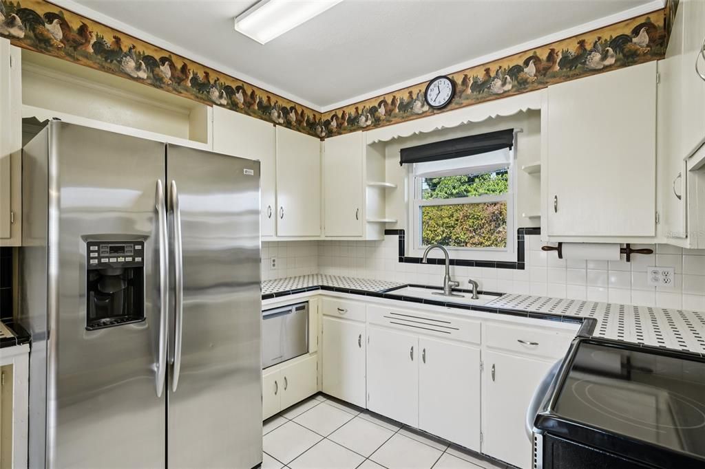 На продажу: $425,000 (2 спален, 2 ванн, 1282 Квадратных фут)