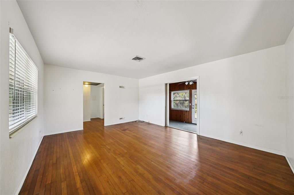 На продажу: $425,000 (2 спален, 2 ванн, 1282 Квадратных фут)