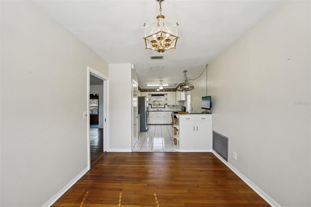 На продажу: $425,000 (2 спален, 2 ванн, 1282 Квадратных фут)