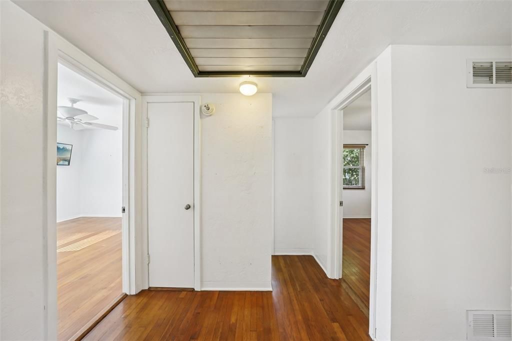 На продажу: $425,000 (2 спален, 2 ванн, 1282 Квадратных фут)