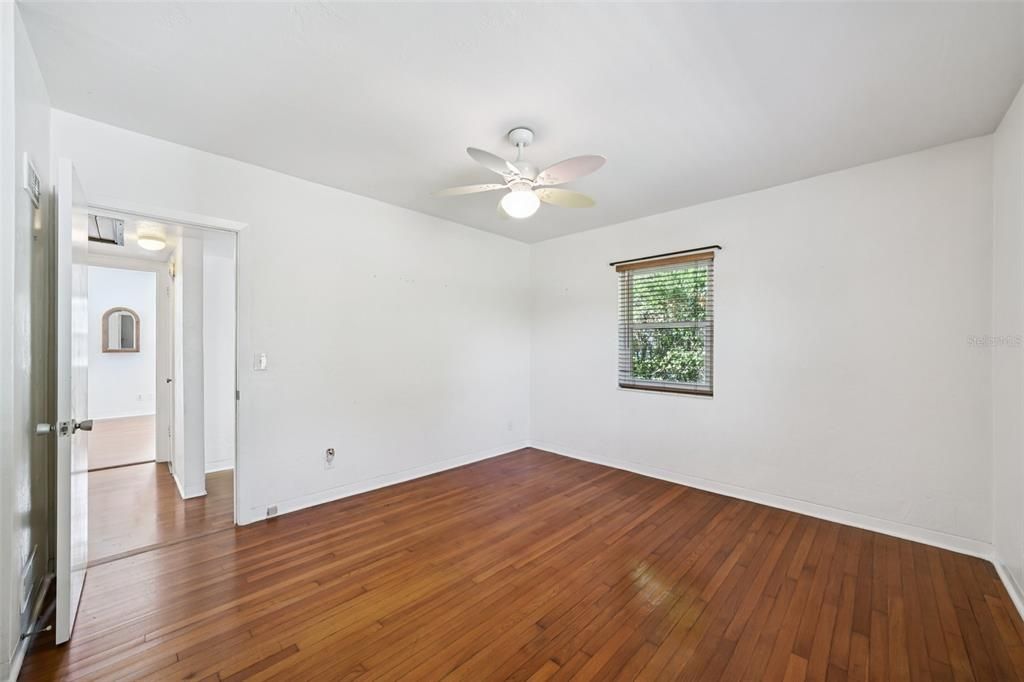 На продажу: $425,000 (2 спален, 2 ванн, 1282 Квадратных фут)