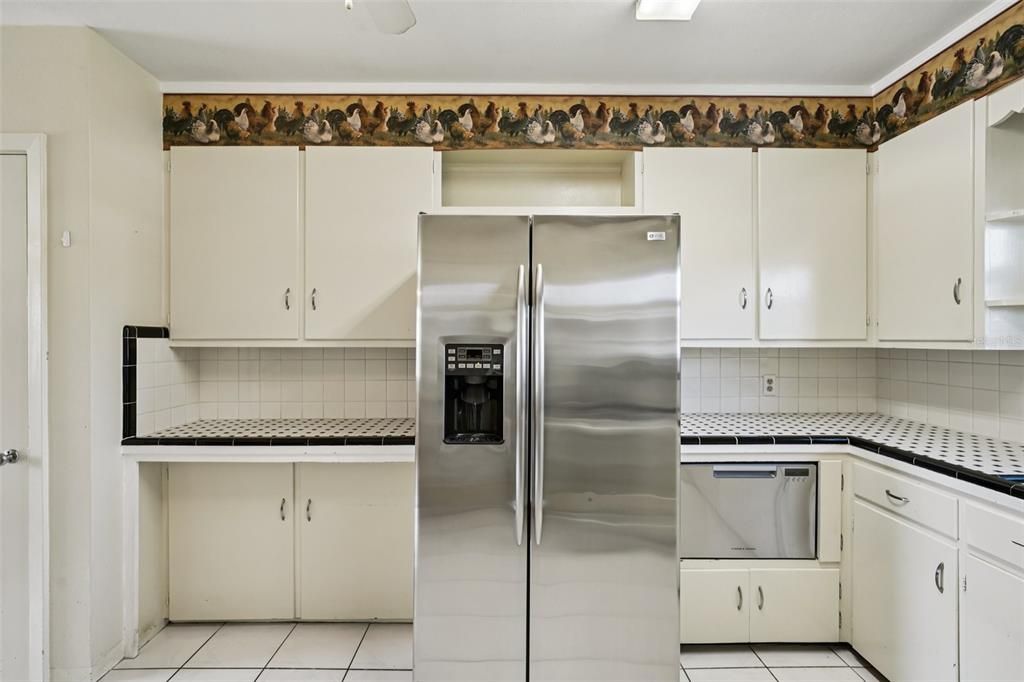 На продажу: $425,000 (2 спален, 2 ванн, 1282 Квадратных фут)