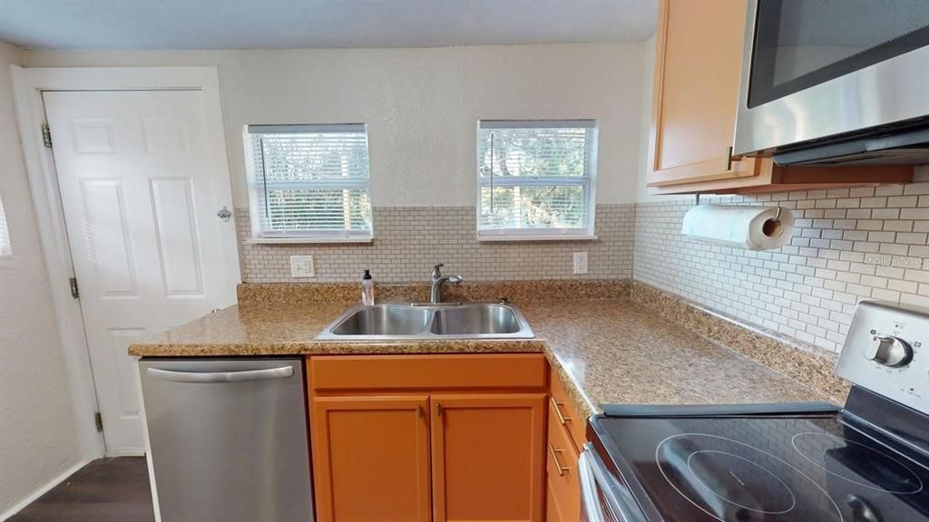 For Rent: $1,800 (3 beds, 2 baths, 1346 Square Feet)