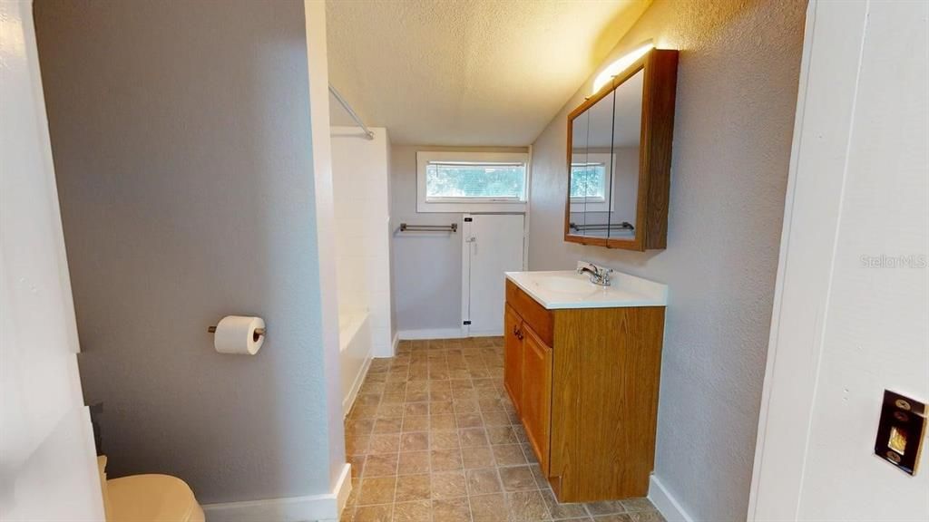 For Rent: $1,800 (3 beds, 2 baths, 1346 Square Feet)