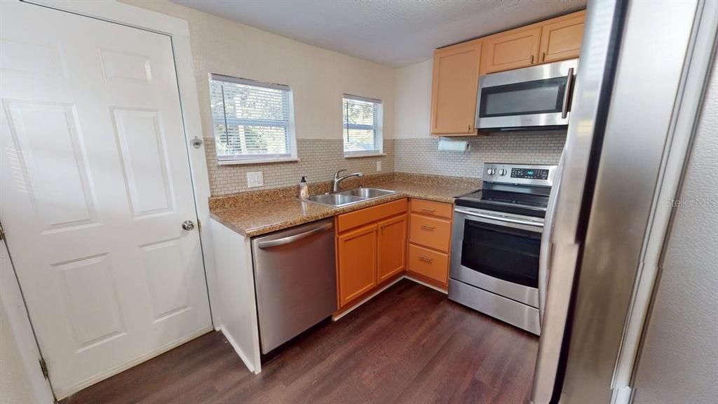 For Rent: $1,800 (3 beds, 2 baths, 1346 Square Feet)