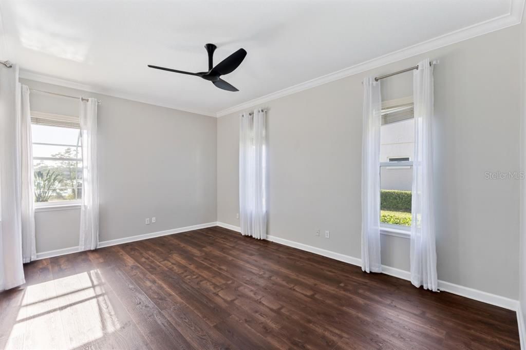 En Venta: $799,900 (3 camas, 3 baños, 2432 Pies cuadrados)