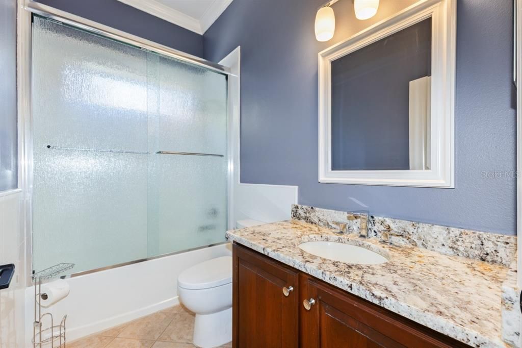 En Venta: $799,900 (3 camas, 3 baños, 2432 Pies cuadrados)